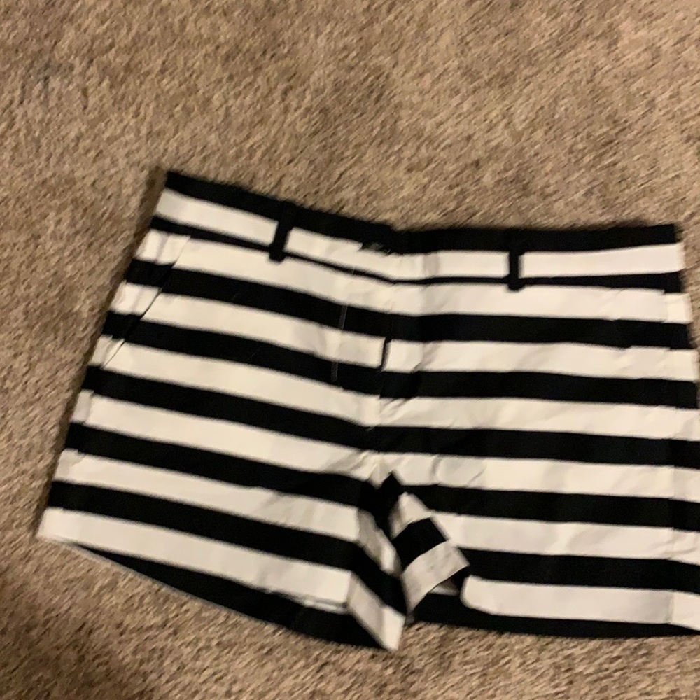 Gap short black and white striped shorts